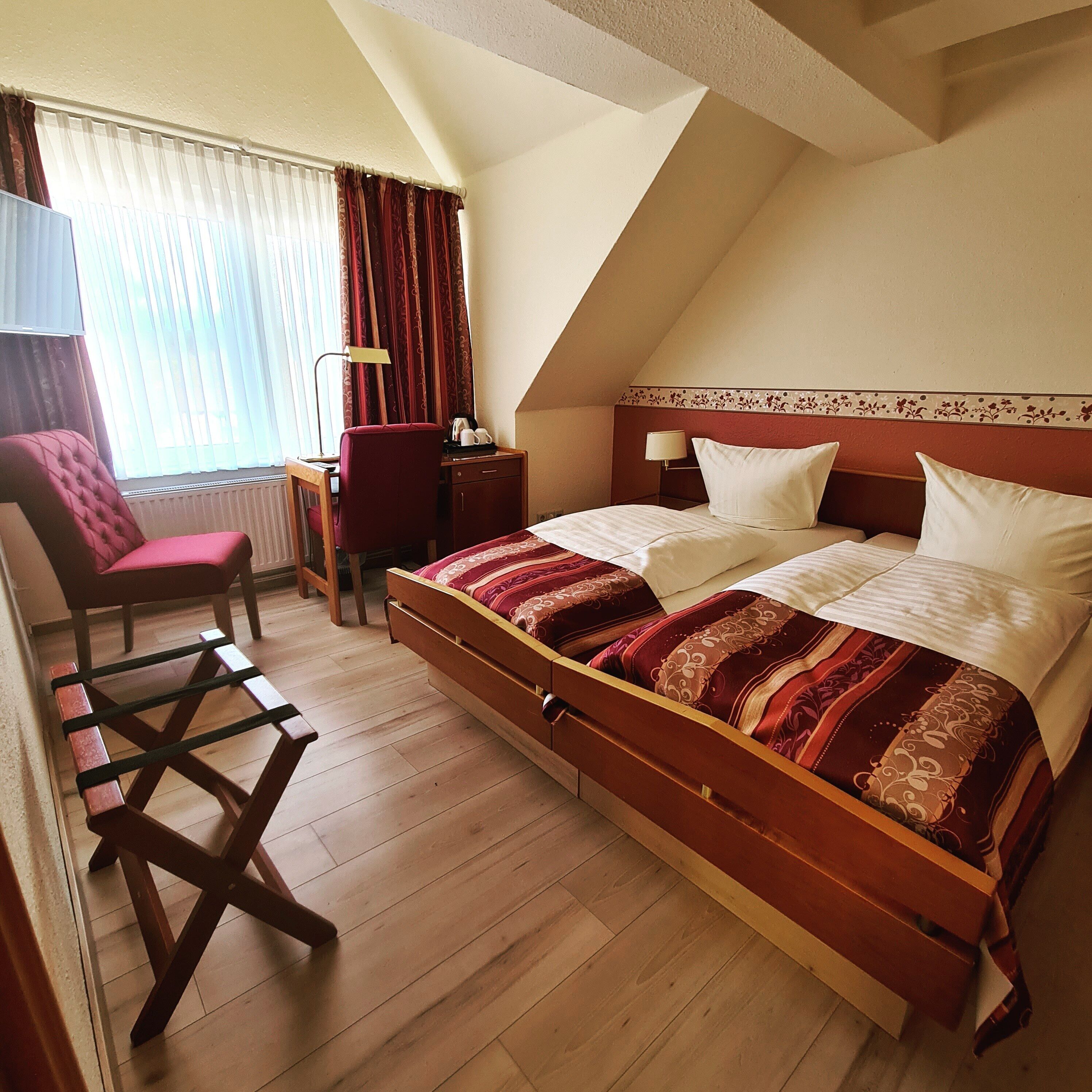 Zweibettzimmer | Badezimmer | Dusche, Haartrockner, Handtücher