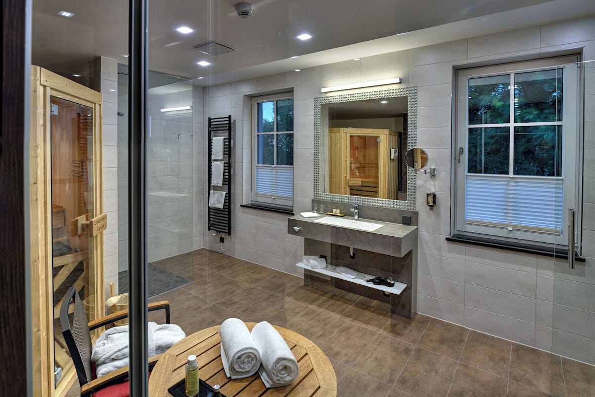 junior suite | minibar, in-room safe, desk, free cots/infant beds