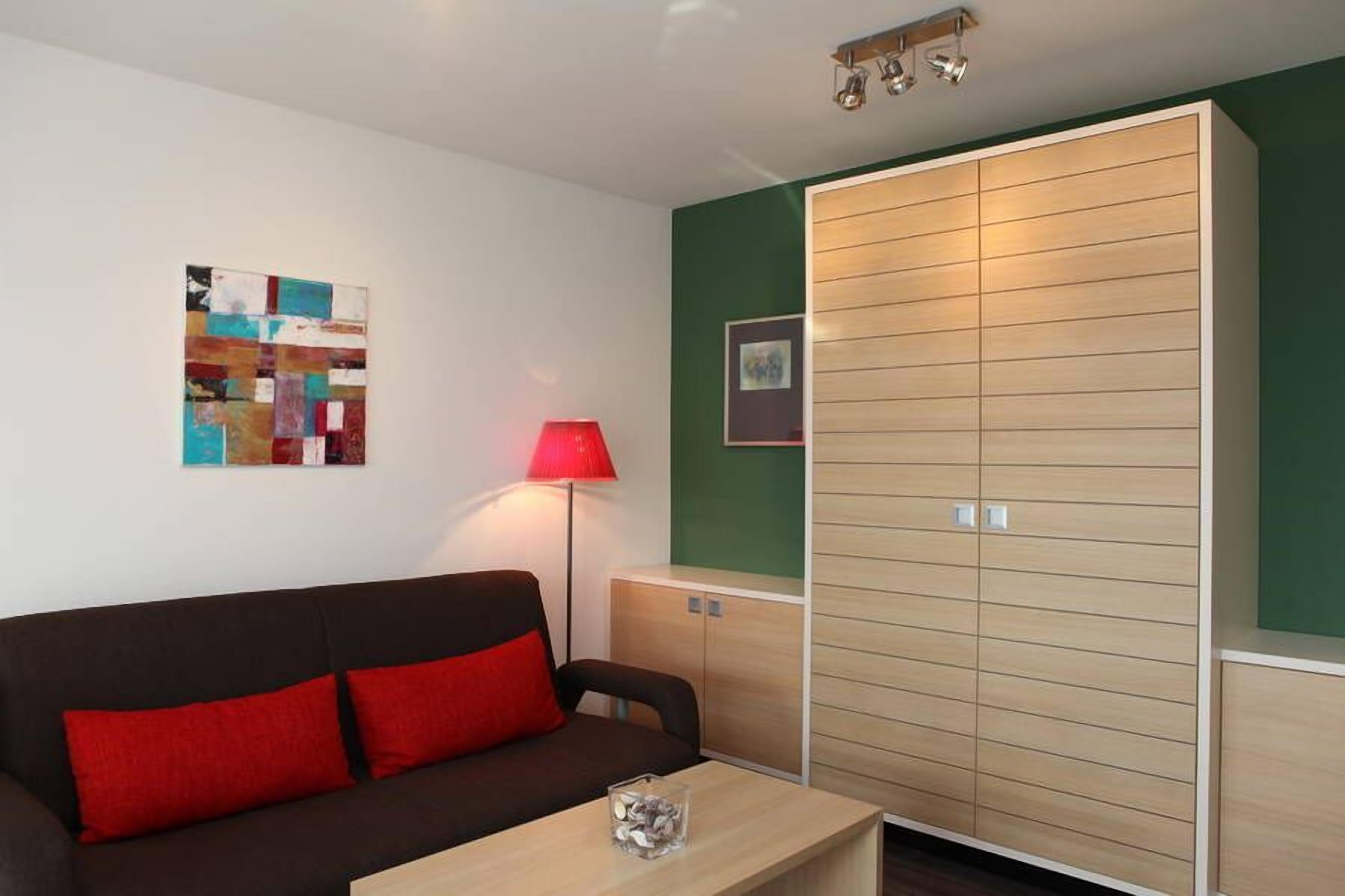 suite | living area | tv