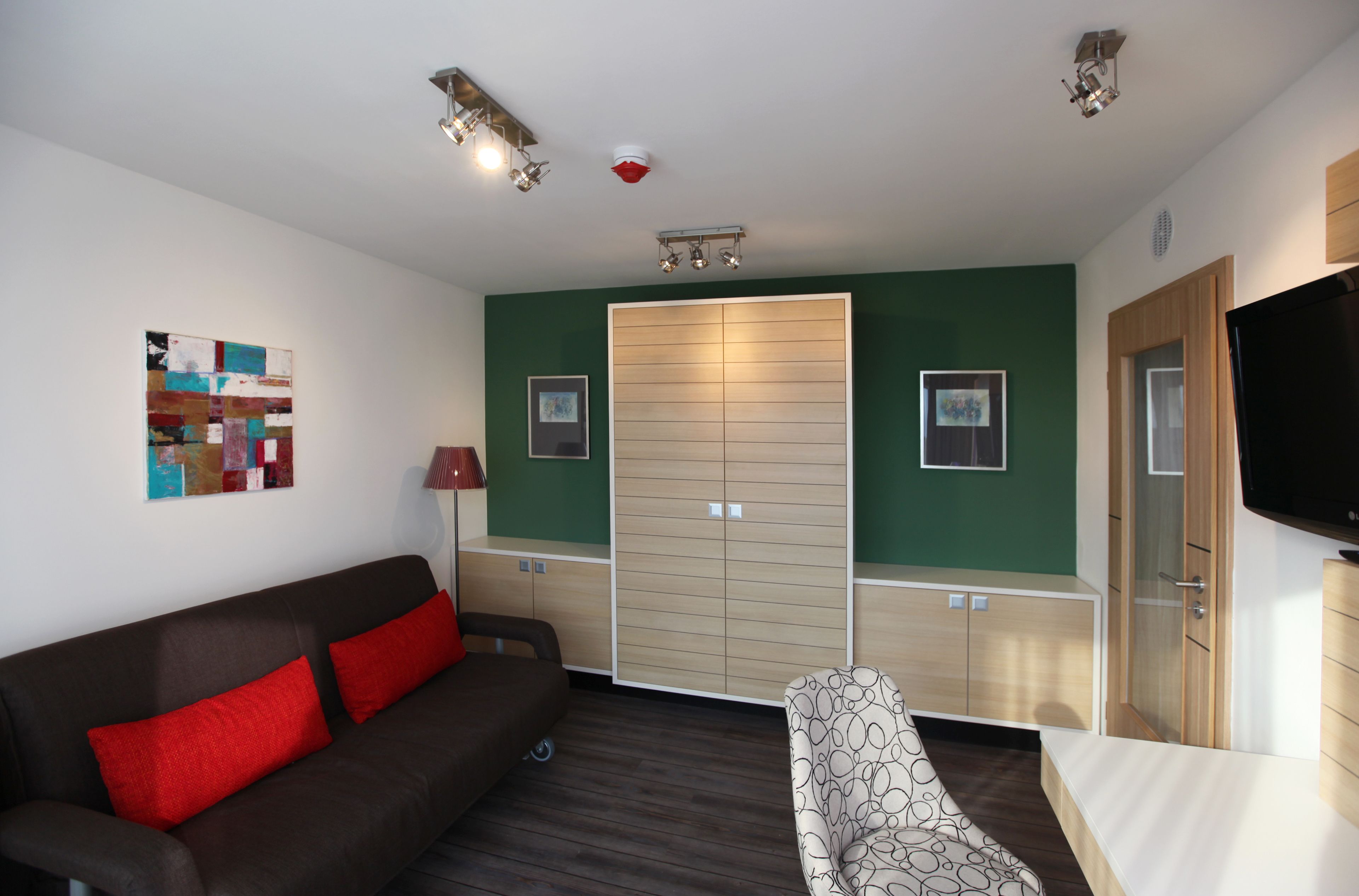 suite | minibar, in-room safe, desk, free cots/infant beds