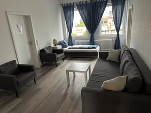 Basic Apartment | Desk, soundproofing, free WiFi - Rheinischer Hof Dormagen (Dormagen)