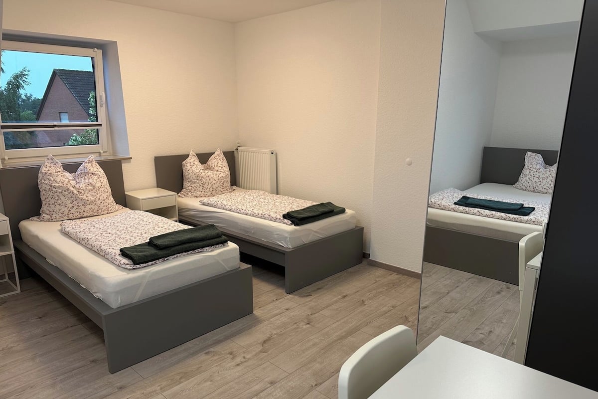 三人房 | 办公桌、隔音、免费 WiFi