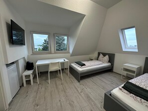 Twin Room | Desk, soundproofing, free WiFi - Rheinischer Hof Dormagen (Dormagen)