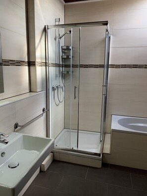 Basic Apartment | Desk, soundproofing, free WiFi - Rheinischer Hof Dormagen (Dormagen)