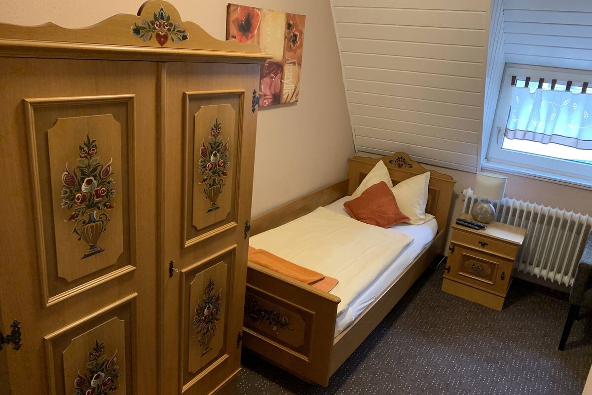 Economy Single Room, Smoking (Group B) | Desk, soundproofing, WiFi (free)