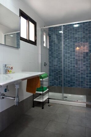 1 bedroom, blackout curtains, free cots/infant beds, WiFi - Miriam (Mogan)
