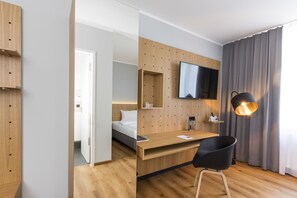 32-inch flat-screen TV with cable channels, TV - mk | hotel eschborn (Eschborn)