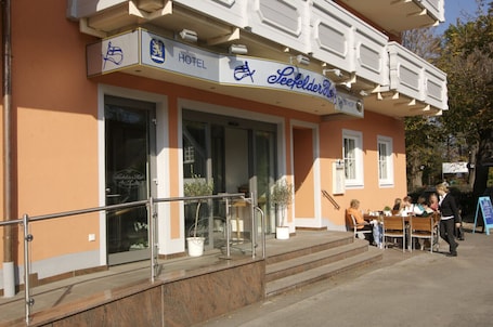 Exterior. Hotel Gasthof Seefelder Hof