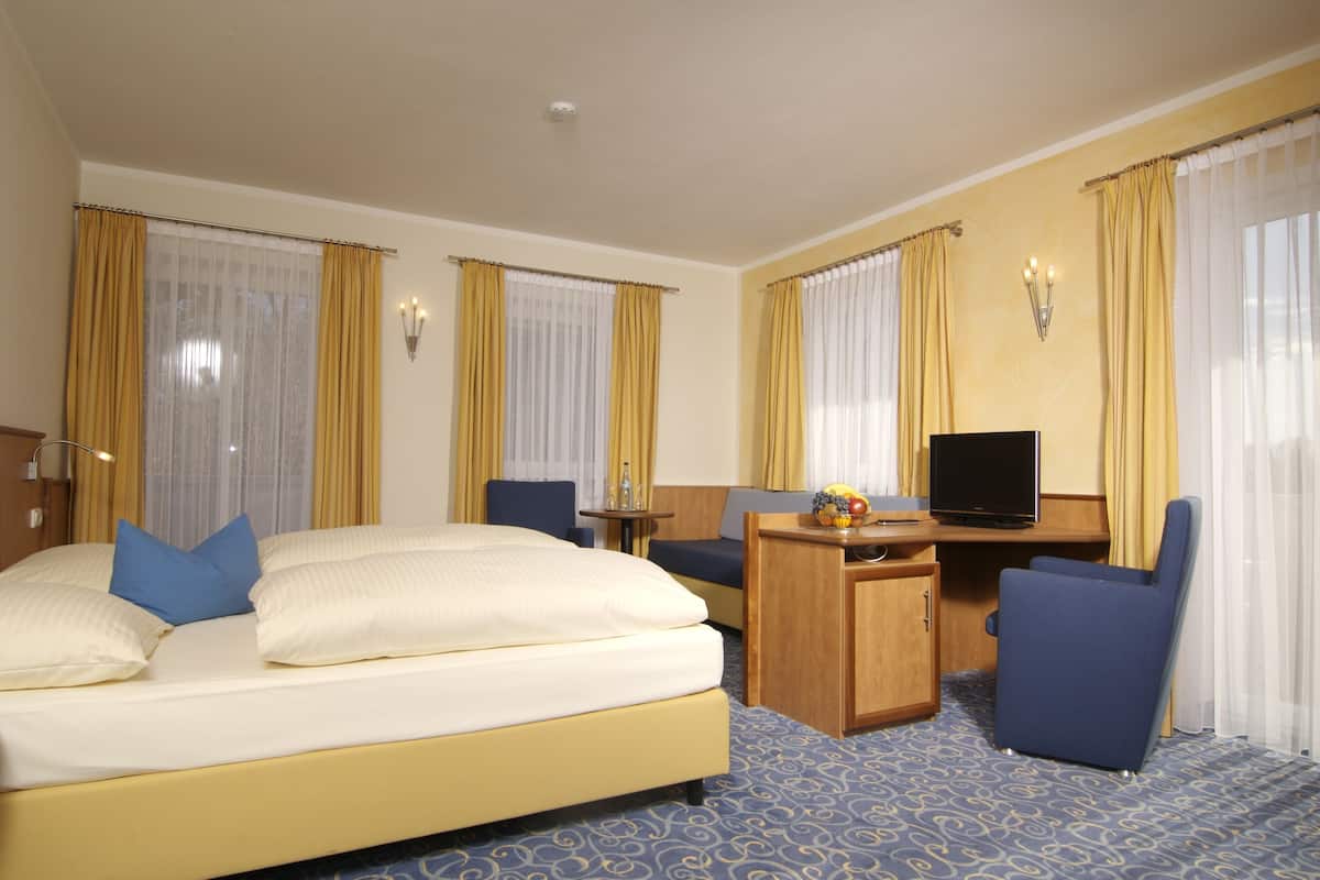 Hypo-allergenic bedding, down duvets, minibar, in-room safe