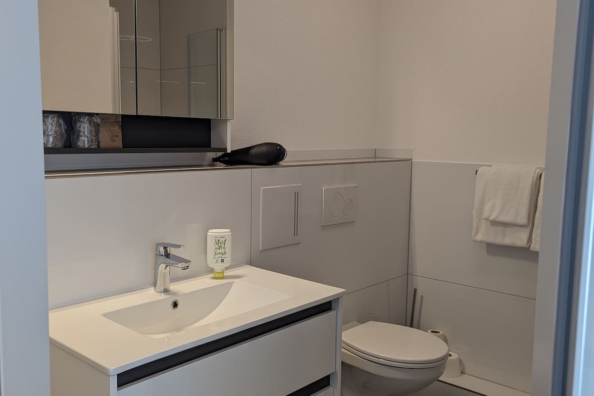 double room, 1 bedroom, garden view | bathroom | shower, free toiletries, hair dryer, towels