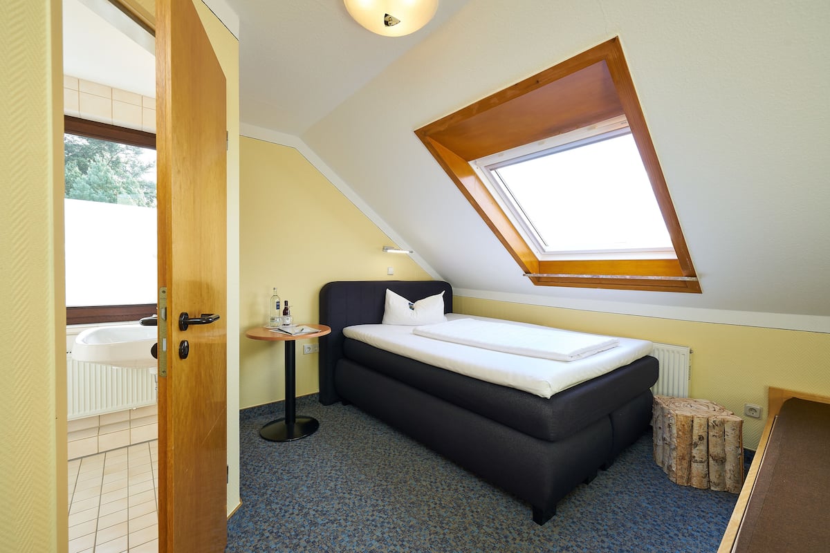 single room | premium bedding, in-room safe, individually decorated