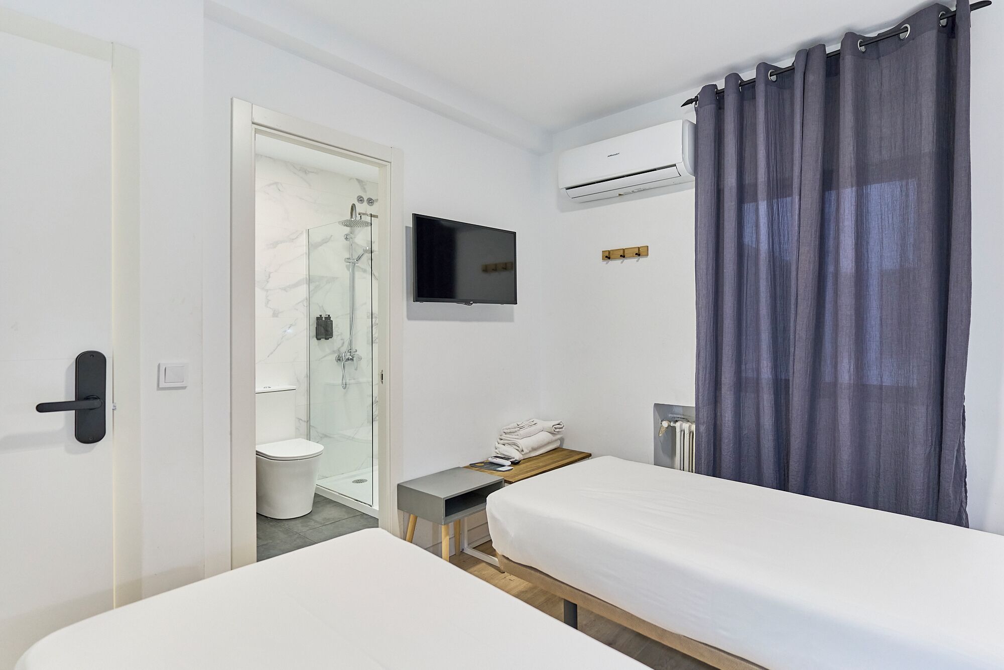 经济客房 | 高档床上用品、羽绒被、免费 WiFi、床单