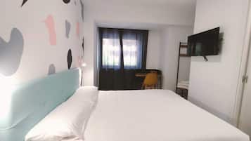 City tweepersoonskamer, 1 tweepersoonsbed of 2 eenpersoonsbedden, privébadkamer | Luxe beddengoed, gratis wifi, beddengoed