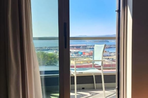 Kahden hengen superior-huone, merinäköala | Tallelokero huoneessa, työpöytä, äänieristys, lisävuoteet