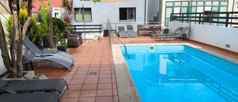 Außenpool, Liegestühle