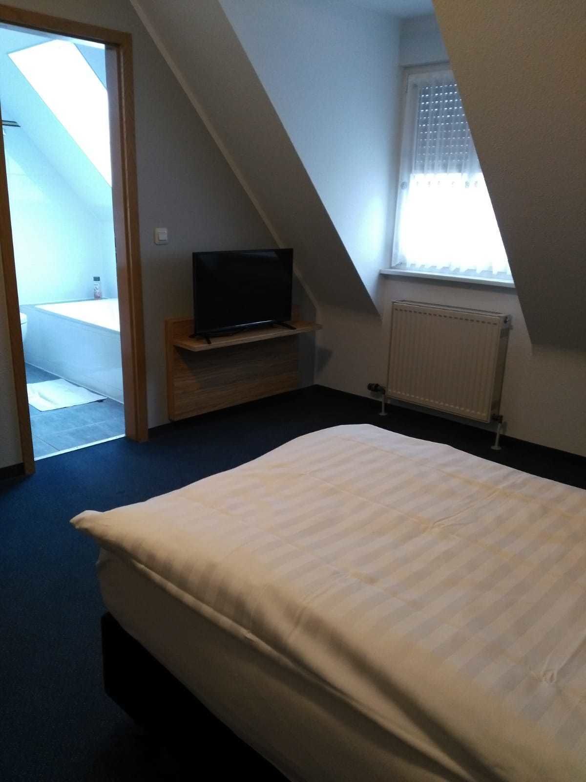 Desk, laptop workspace, soundproofing, free WiFi