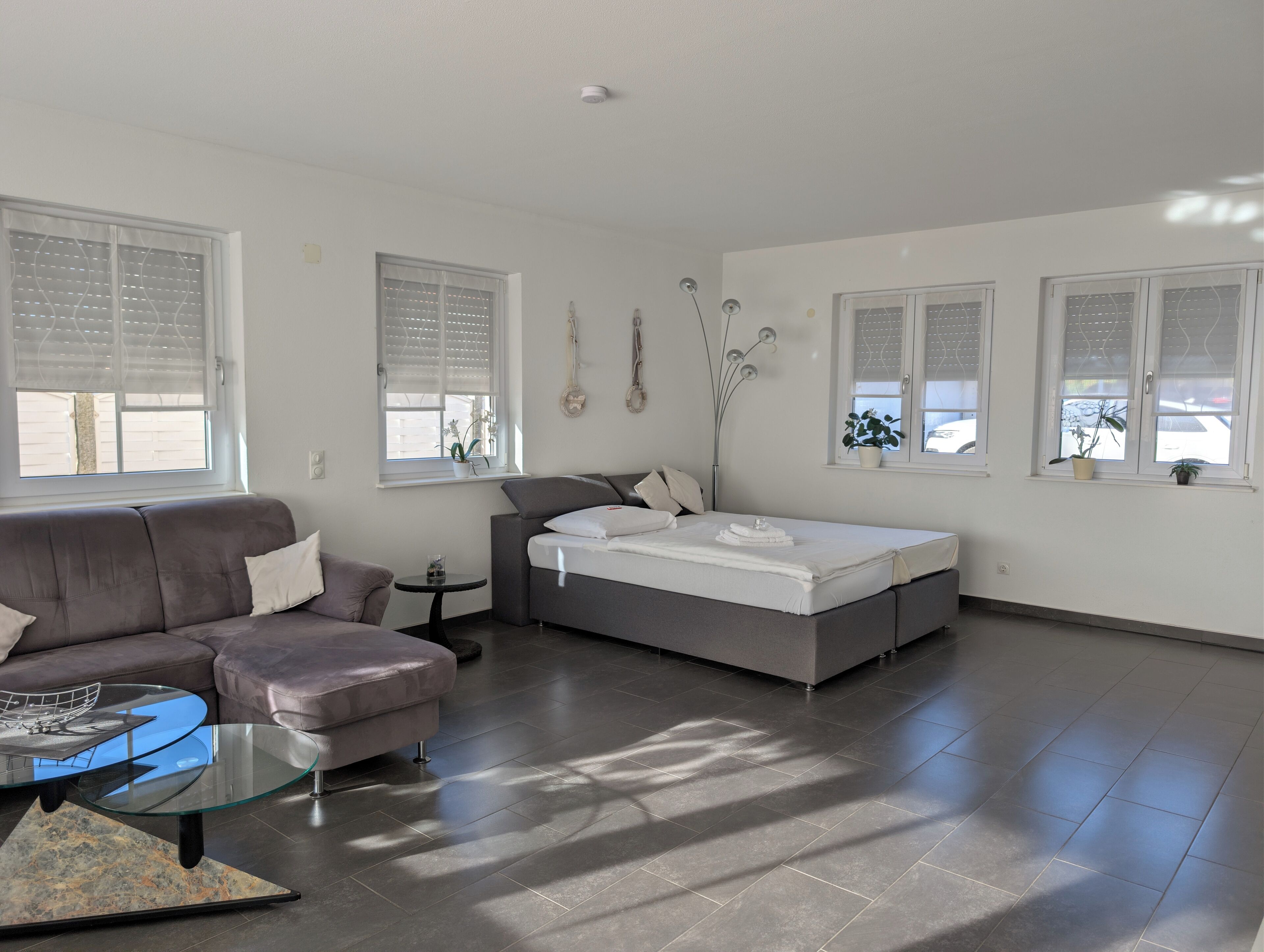 Condo standard | Escrivaninha, espaço de trabalho para notebook, quartos à prova de som