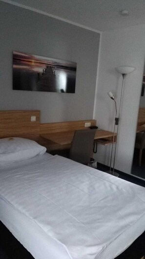 Enkeltrom | Skrivebord, lydisolert og wi-fi (inkludert)