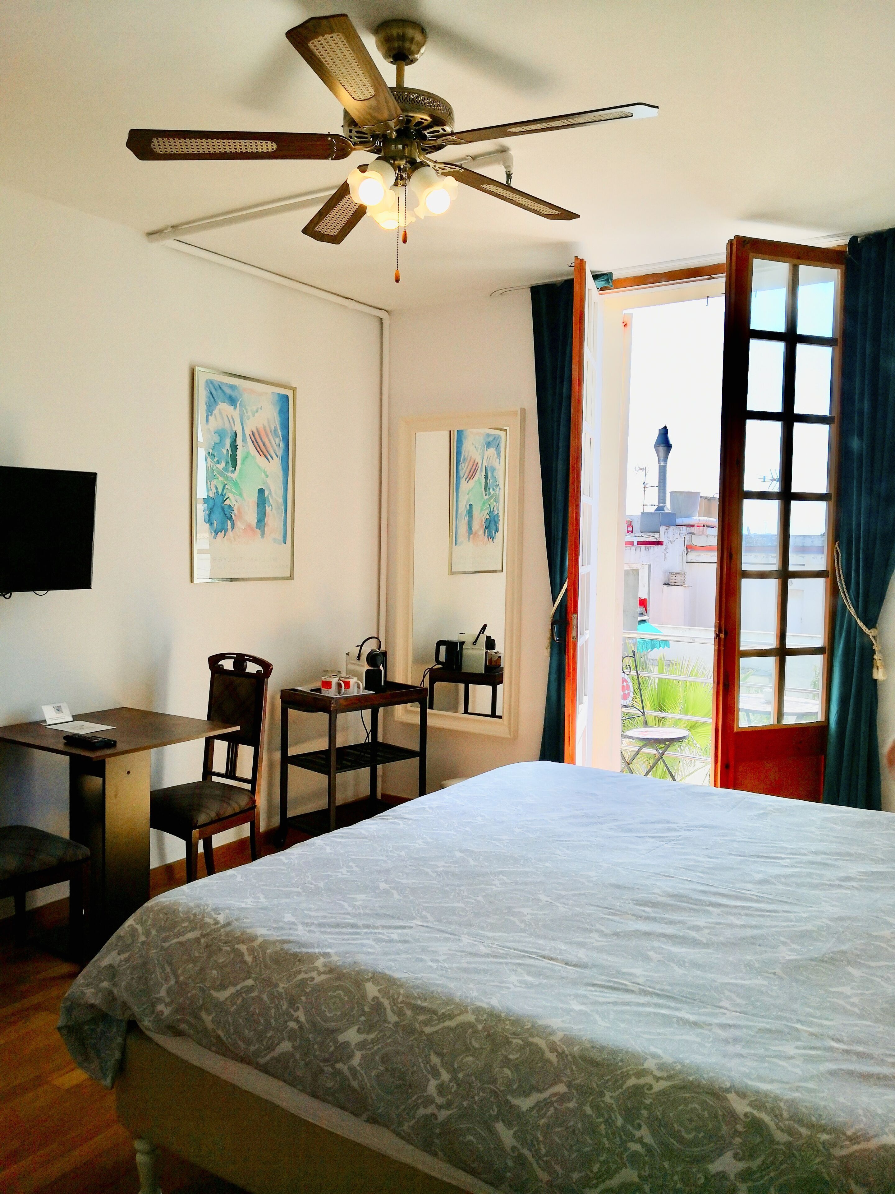 Minibar, in-room safe, individually decorated, individually furnished