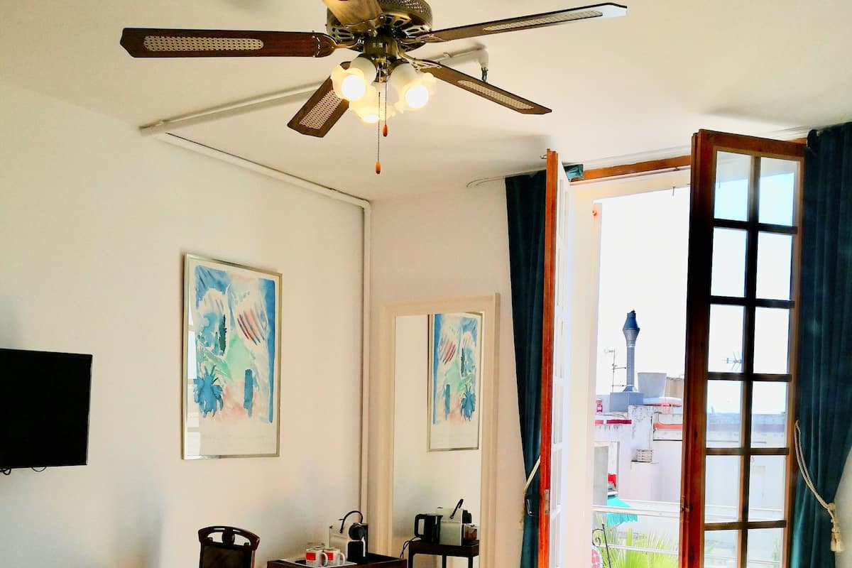 Minibar, in-room safe, individually decorated, individually furnished