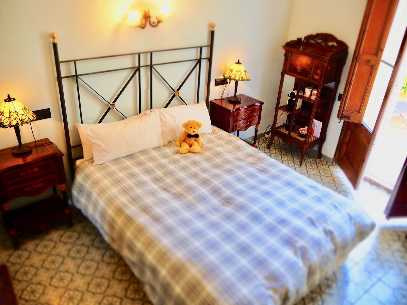 Minibar, in-room safe, individually decorated, individually furnished