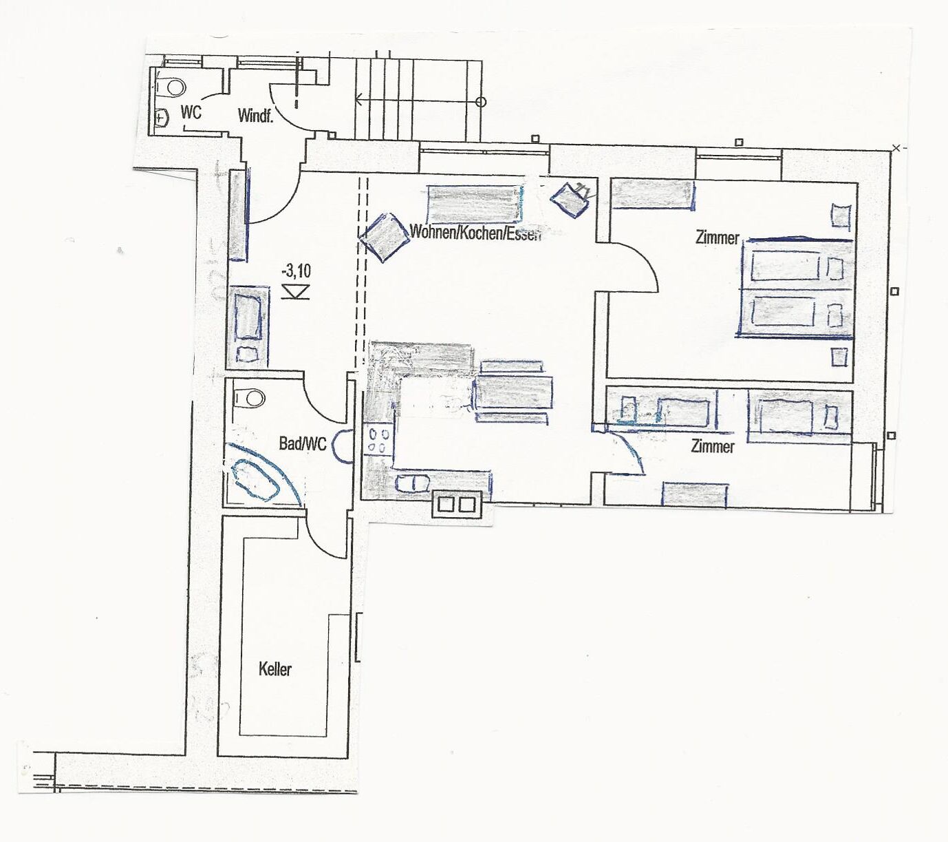 Grundriss eines Hotels mit beschrifteten Räumen, darunter ein Wohnbereich, eine Küche, ein Badezimmer und ein Balkon.