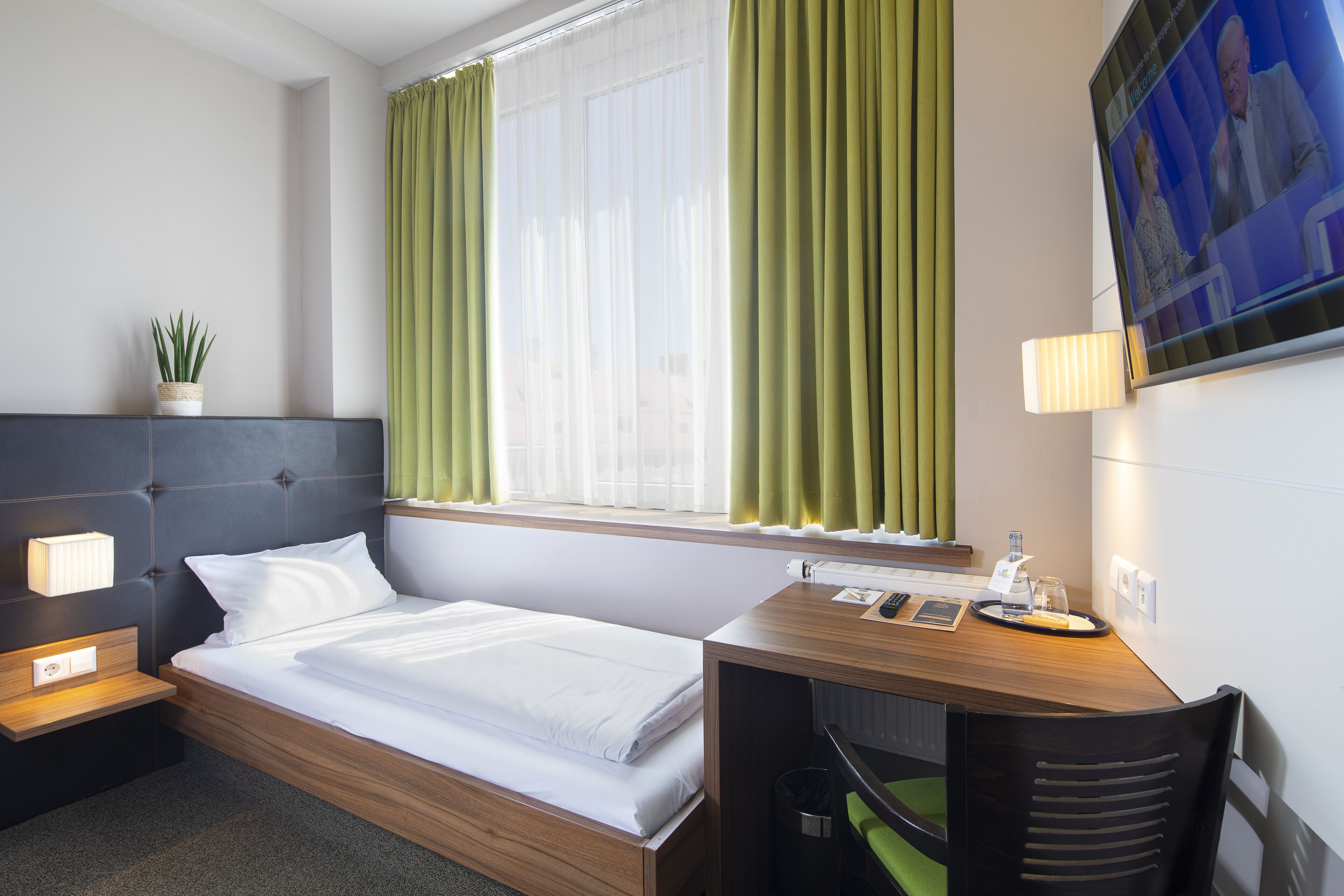 single room | living area | flat-screen tv