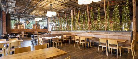 Se sirven almuerzos y cenas, cocina alemana