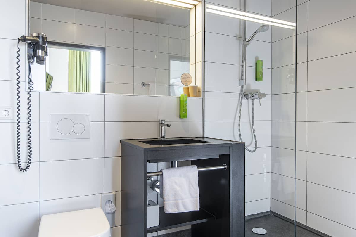 double room | bathroom | shower, hair dryer, towels