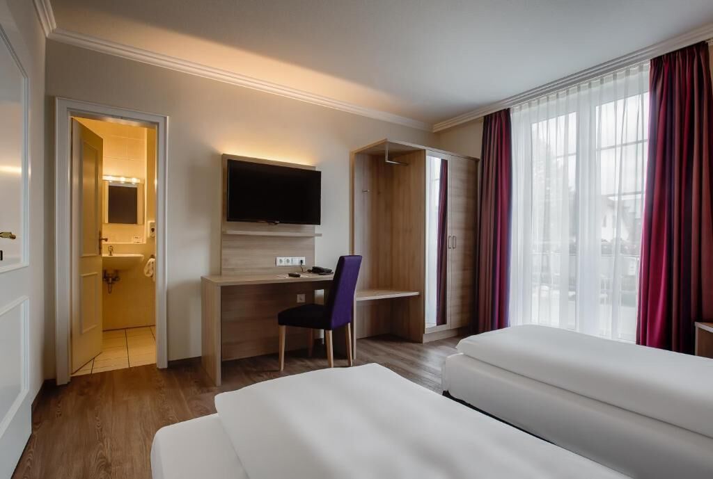 in-room safe, desk, free wifi, bed sheets