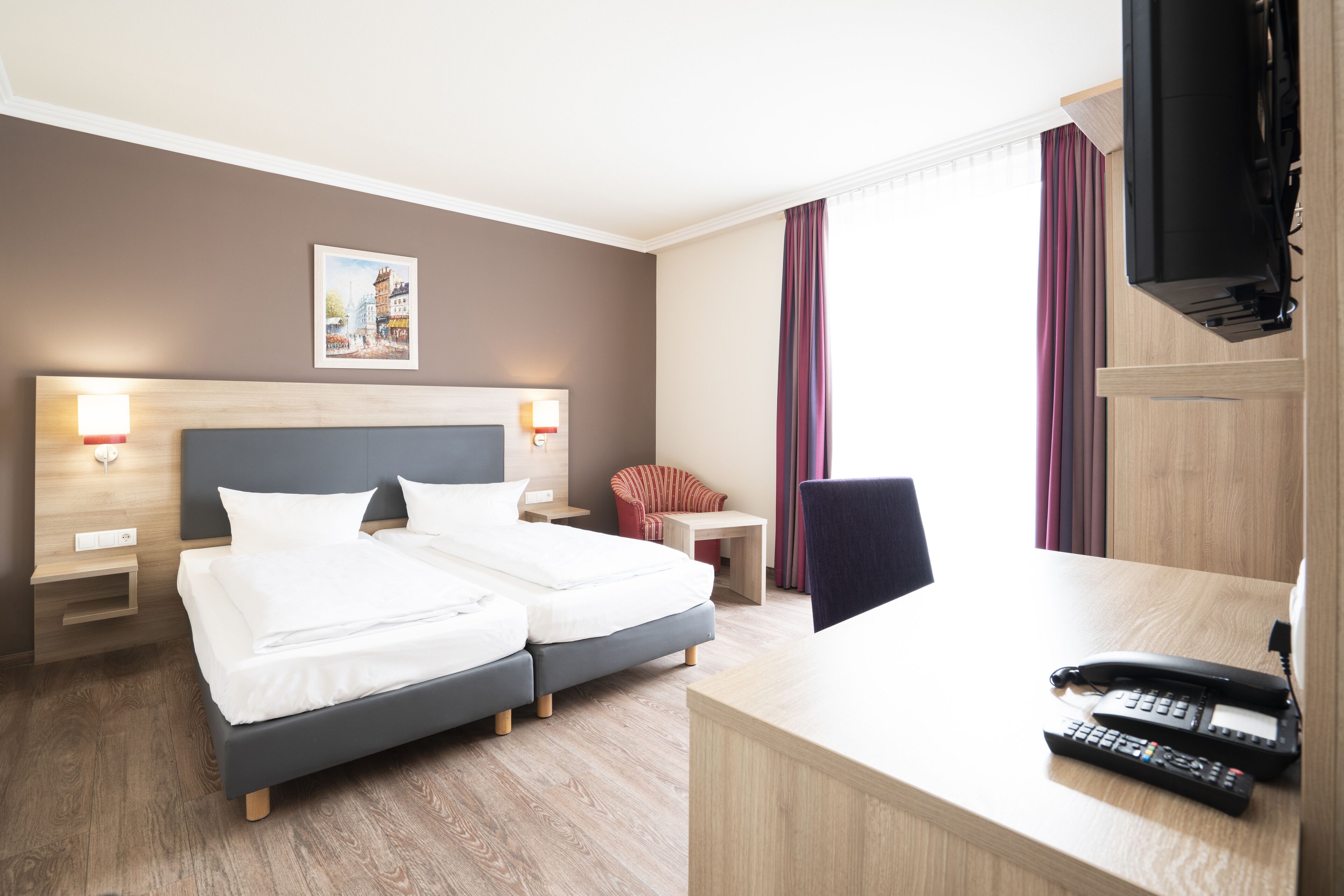 double room | in-room safe, desk, free wifi, bed sheets