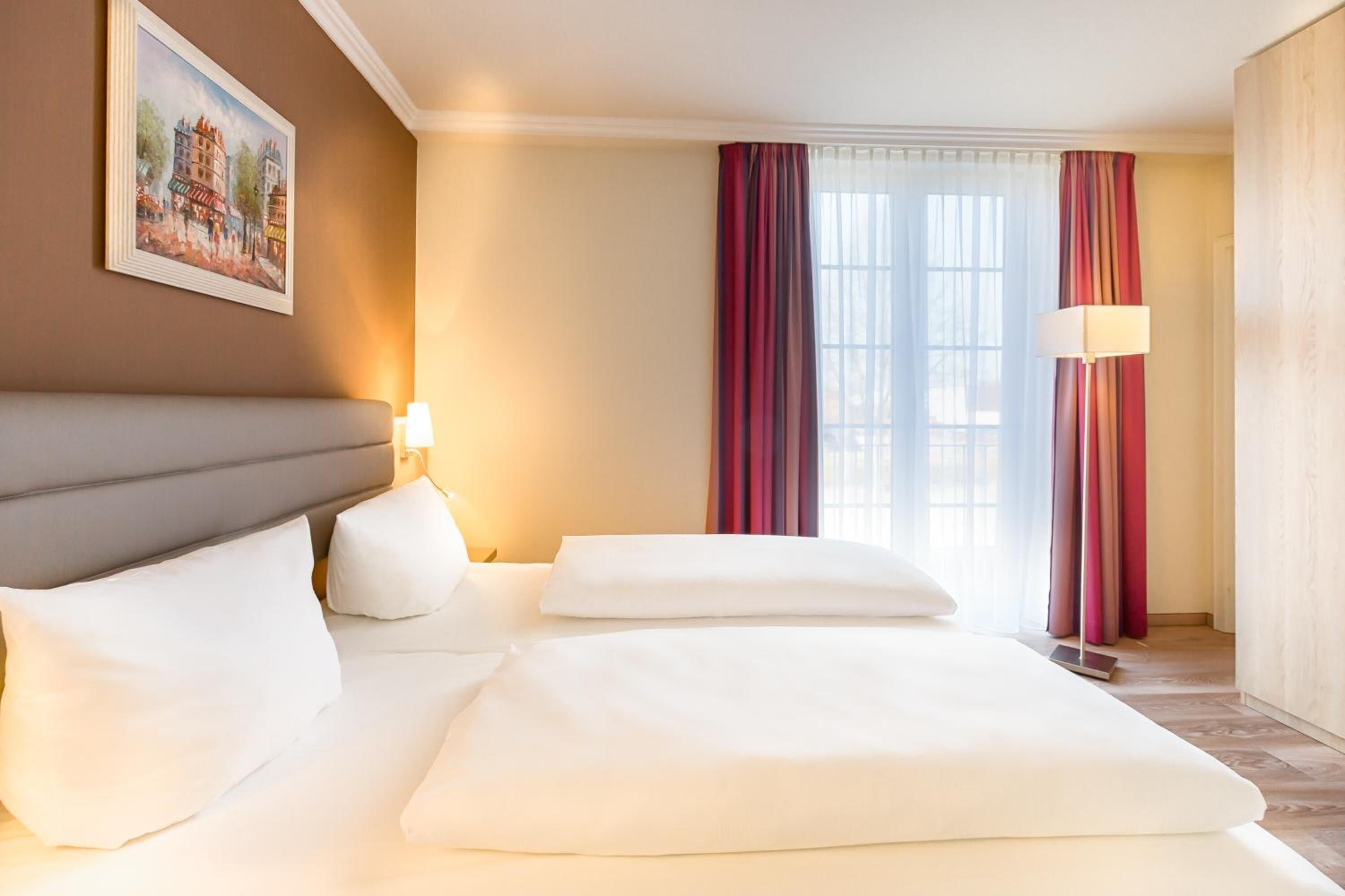 in-room safe, desk, free wifi, bed sheets