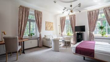 Superior-Doppelzimmer, Kochnische | Allergikerbettwaren, Zimmersafe, individuell dekoriert
