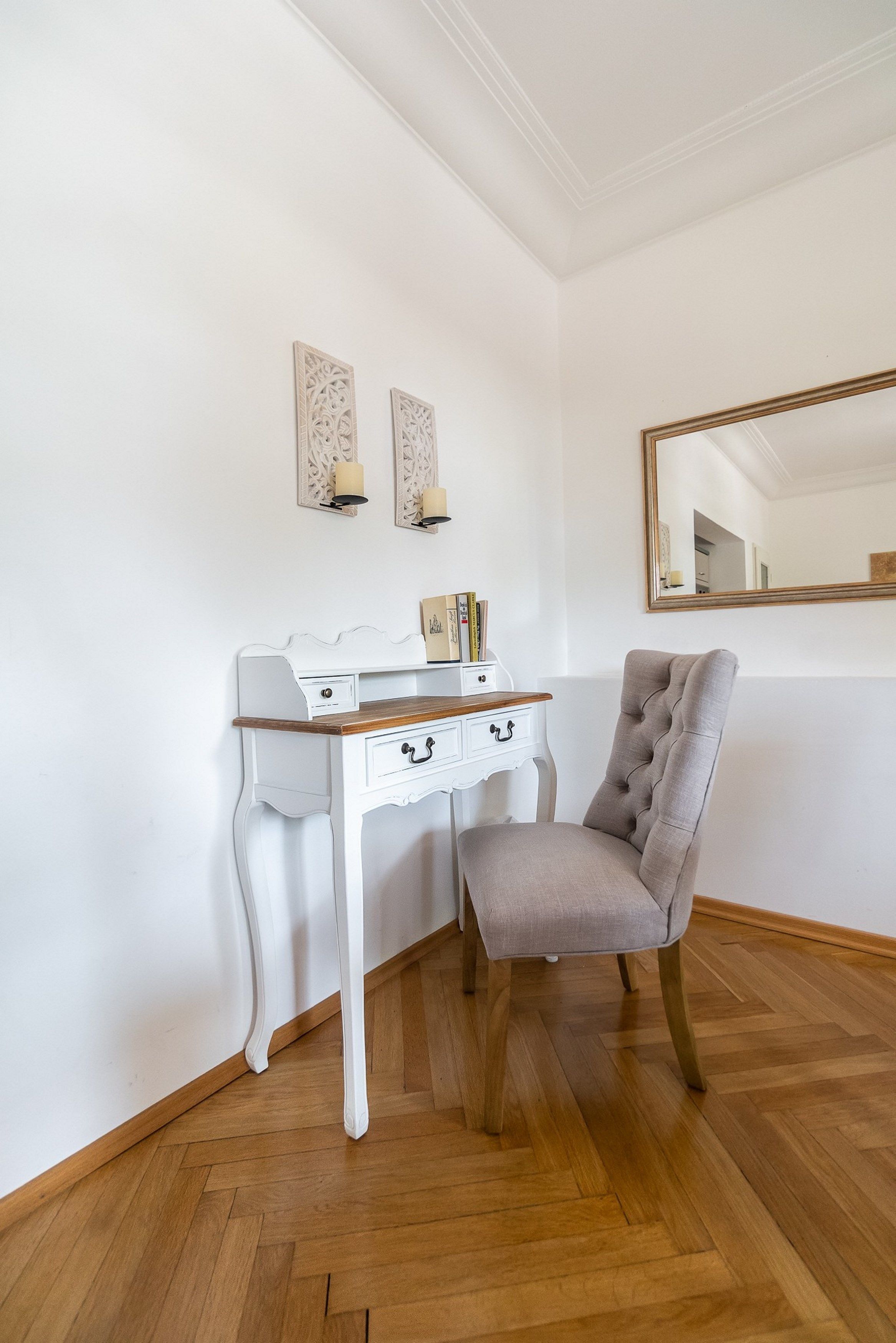 suite, balcony | room amenity