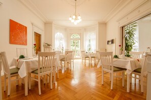 Daily buffet breakfast for a fee - Aparthotel Villa Freisleben (Dresden)