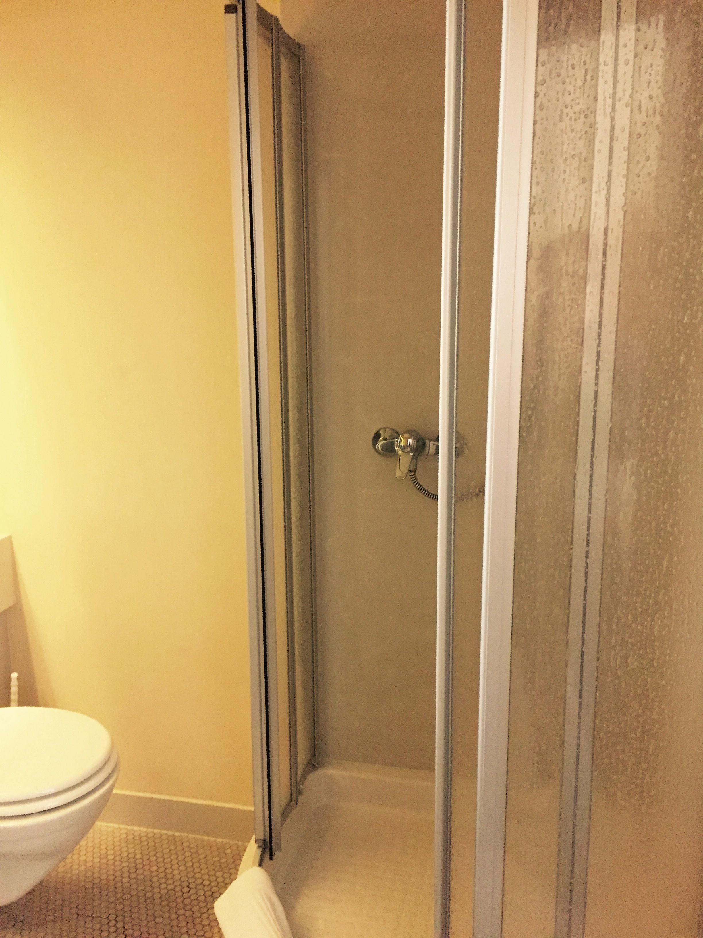 comfort single room, 1 bedroom | in-room safe, desk, soundproofing, iron/ironing board