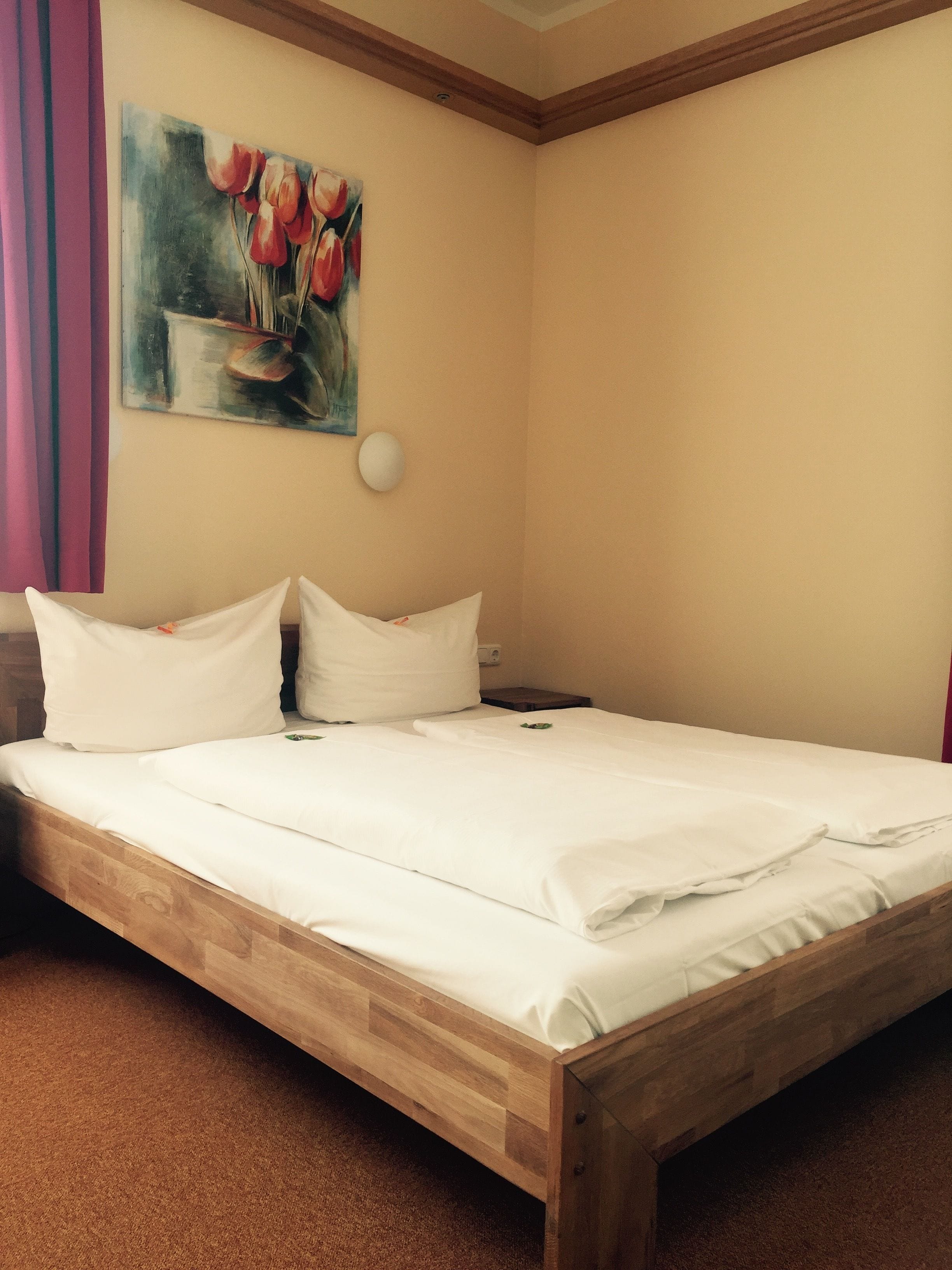 comfort double room, 1 double bed | in-room safe, desk, soundproofing, iron/ironing board
