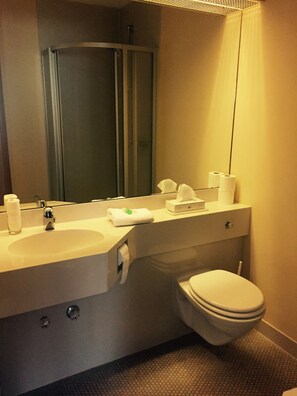 In-room safe, desk, soundproofing, iron/ironing board - Hotel Gerber (Hoesbach)