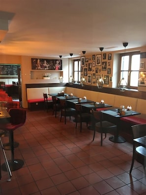 Breakfast, lunch and dinner served  - Hotel Wandinger Hof (Markt Schwaben)
