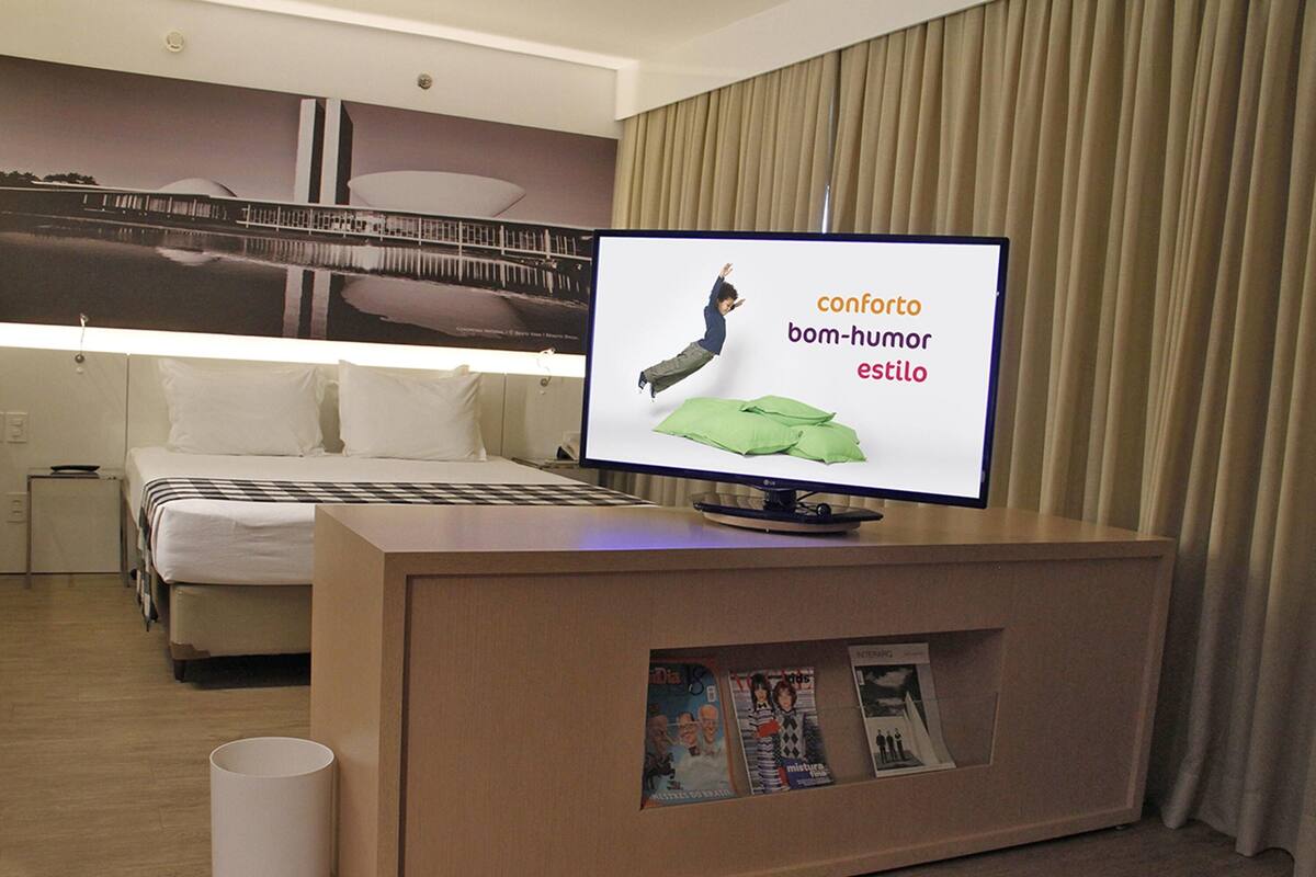 Minibar, caja de seguridad en la habitación y cortinas blackout 