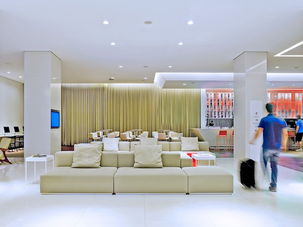 Lobby lounge