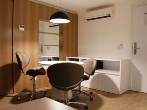 Suite, 2 camas dobles | Minibar, caja fuerte, cortinas opacas y sistema de insonorización
