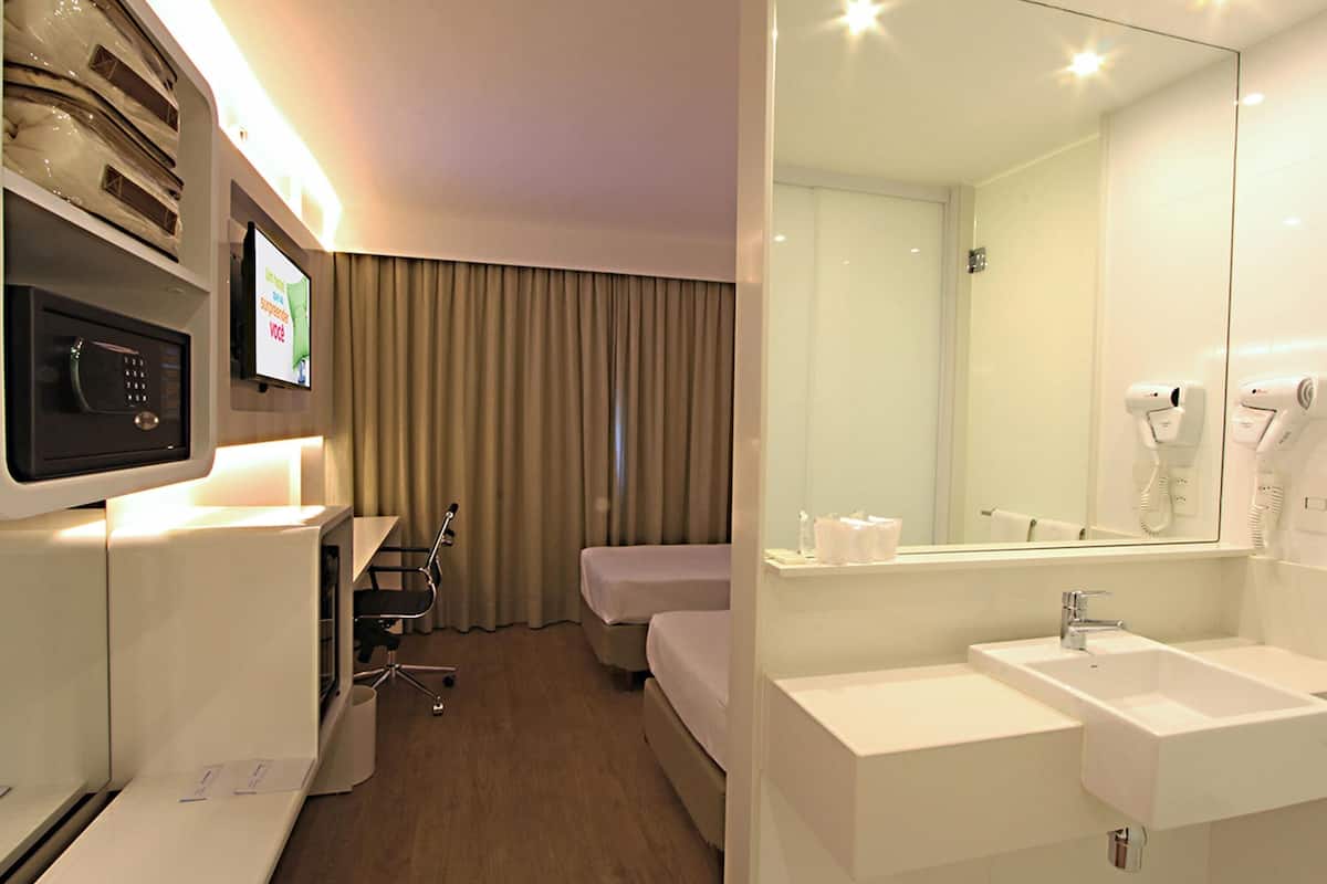 minibar, in-room safe, blackout curtains, soundproofing