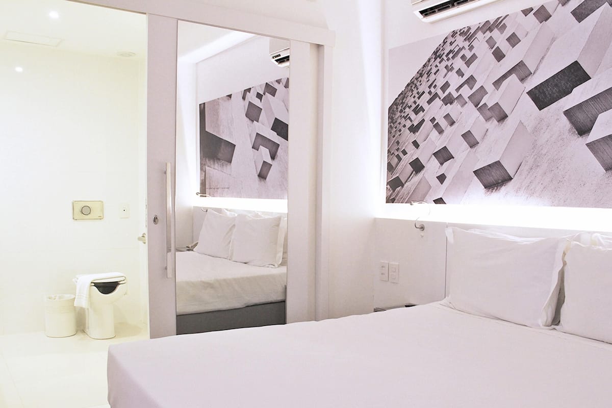 Departamento, 1 cama matrimonial | Minibar, caja de seguridad en la habitación y cortinas blackout
