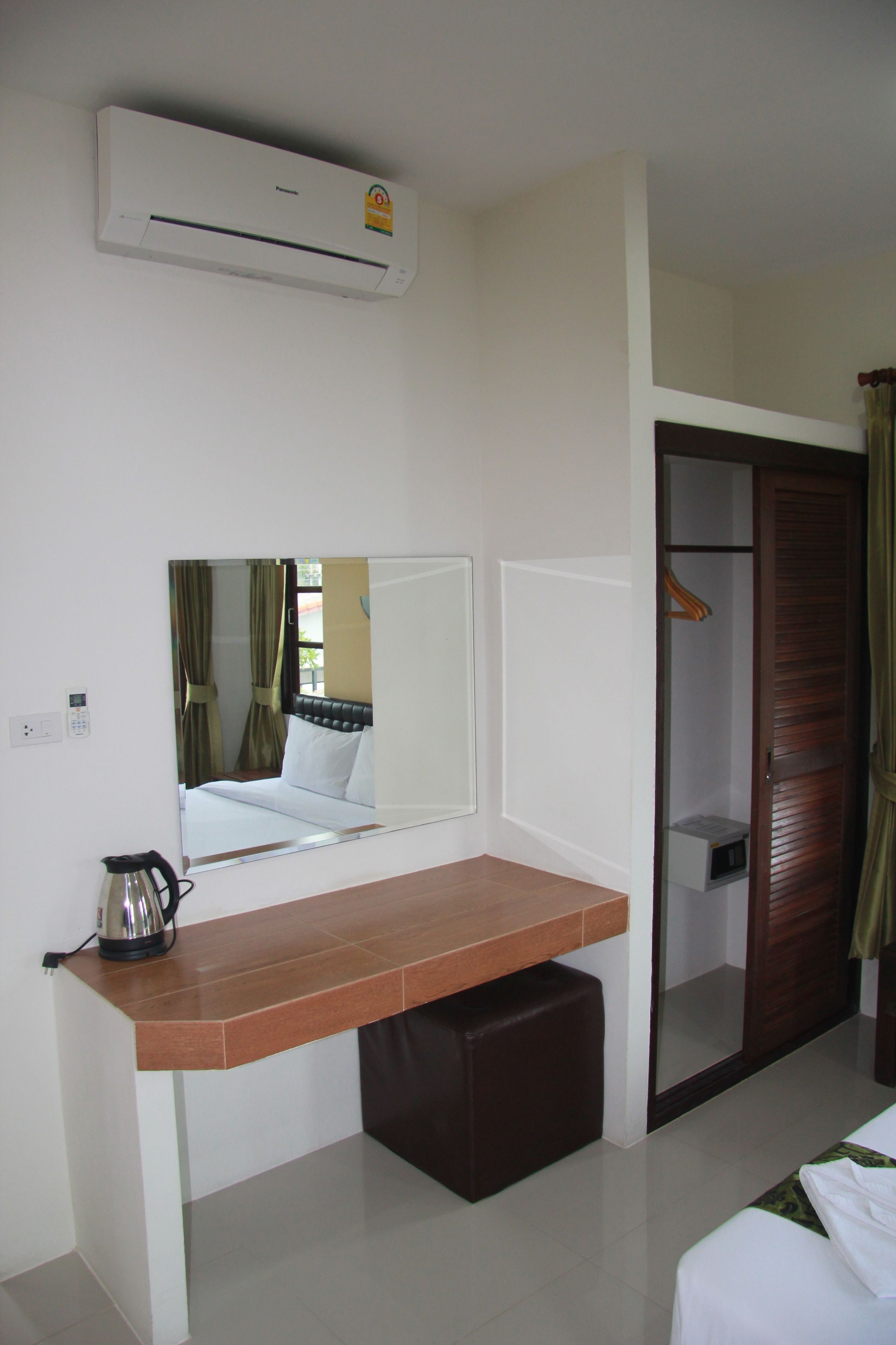 double room, 1 queen bed | 1 bedroom, minibar, in-room safe, desk