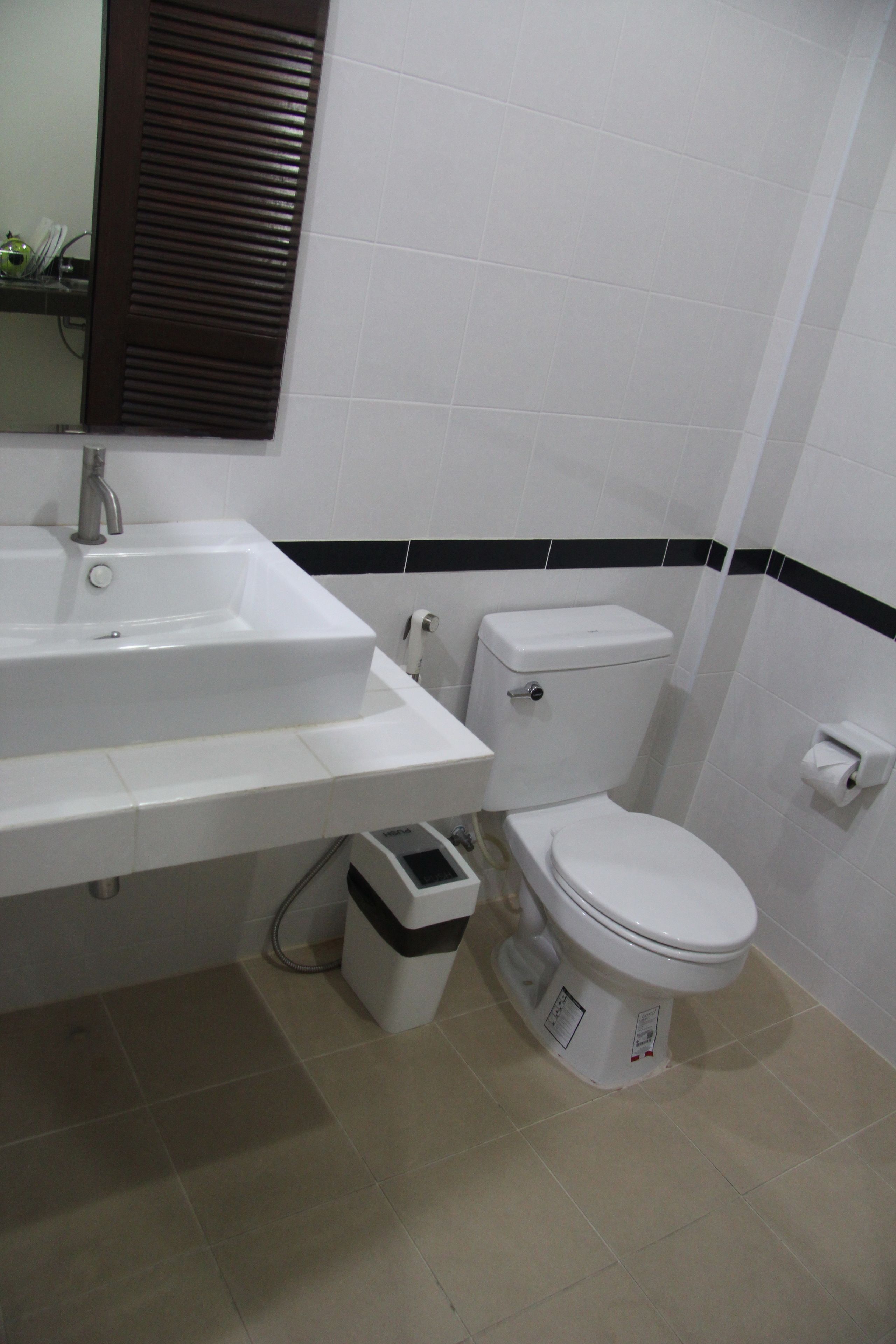 double room, 1 queen bed | bathroom sink