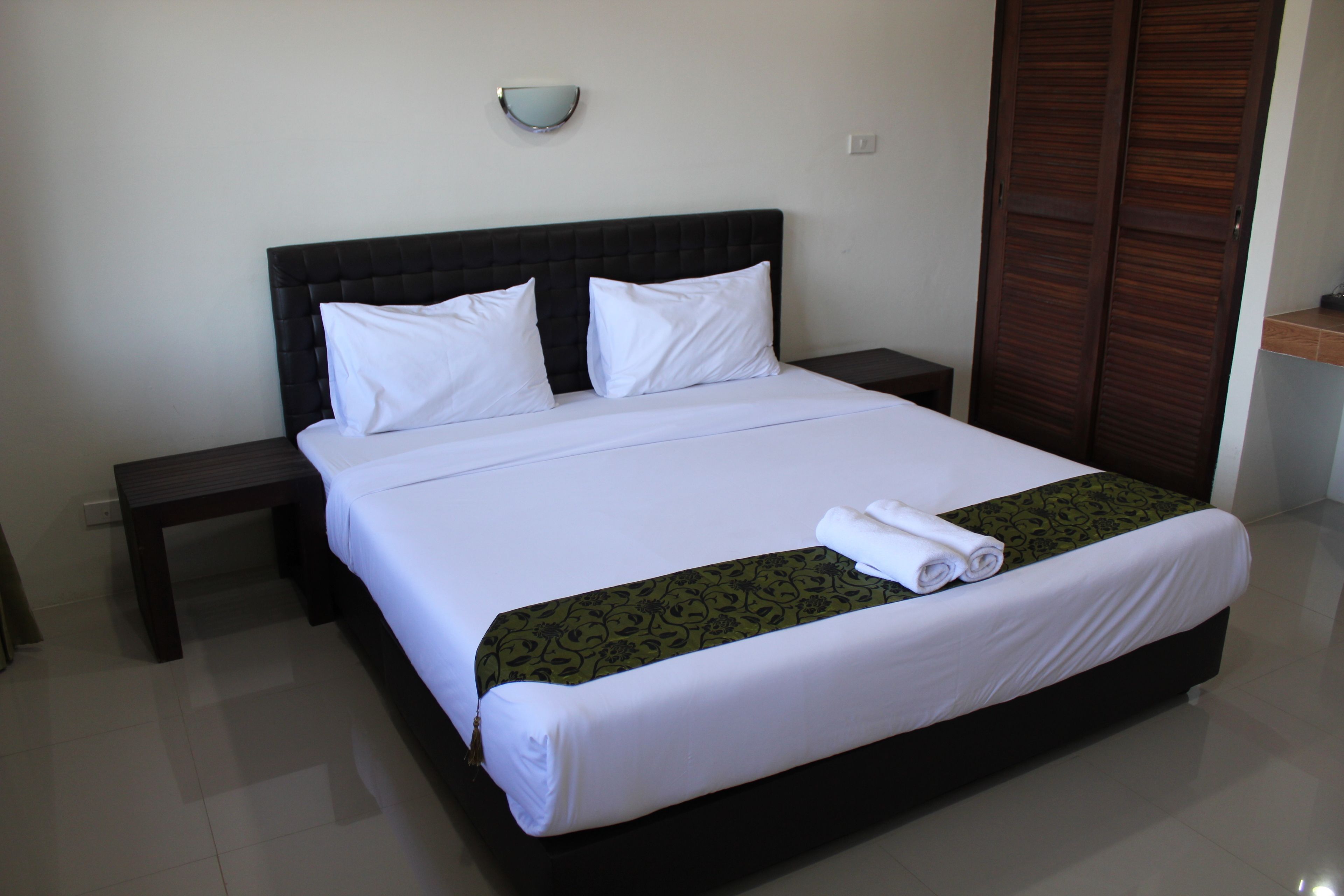 deluxe double room | 1 bedroom, minibar, in-room safe, desk