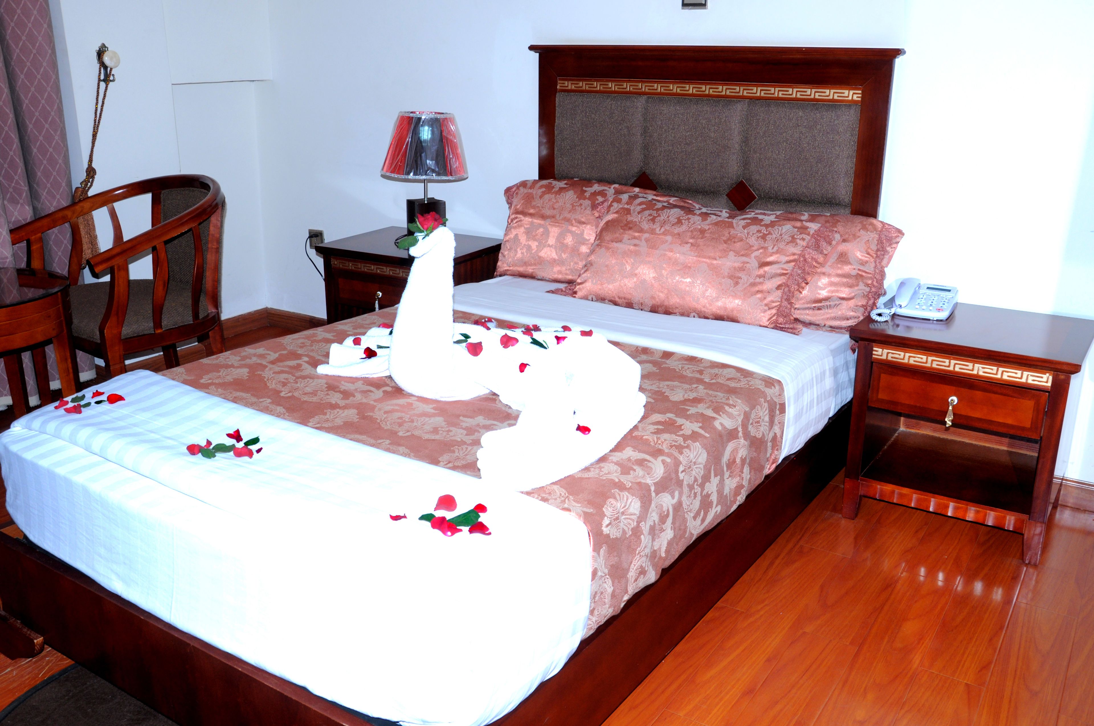 double room | in-room safe, individually decorated, individually furnished, desk