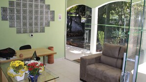 Meja sambut tetamu