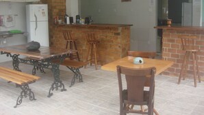 Tempat makan luar